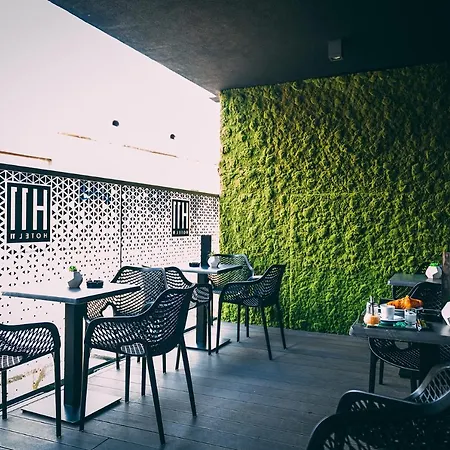 ホテル Boutique Hotel11 With Rooftop ニトラ