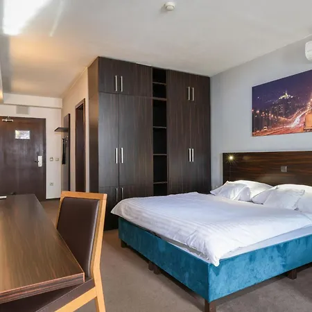 Boutique Hotel11 With Rooftop Otel 4*