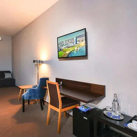 Boutique Hotel11 With Rooftop Otel Litra
