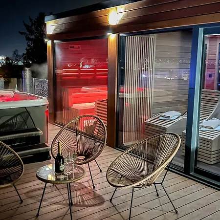 Boutique Hotel11 With Rooftop 4* 니트라