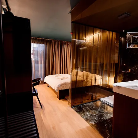 Boutique Hotel11 With Rooftop 4*