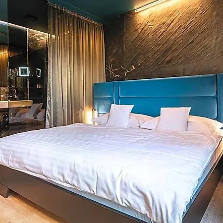 Boutique Hotel11 With Rooftop 4*