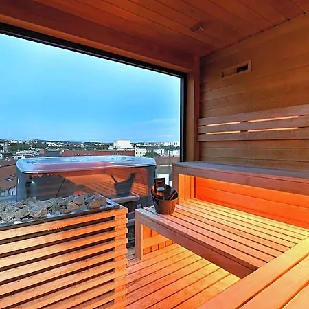 Boutique Hotel11 With Rooftop Hotel Neutra